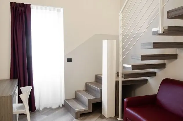 Junior Süit, 1 Büyük (Queen) Boy Yatak ve Çekyat, Banyolu/Duşlu