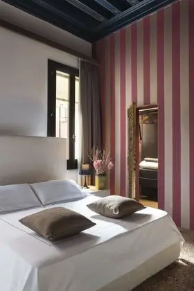 Luxury Tek Büyük Yataklı Oda, Kanal Manzaralı