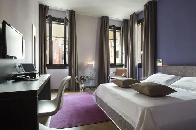 Luxury Tek Büyük Yataklı Oda, Kanal Manzaralı