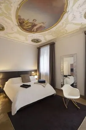 Luxury Tek Büyük Yataklı Oda, Kanal Manzaralı