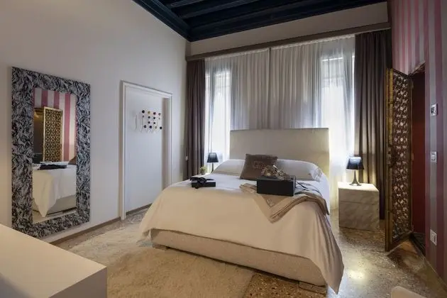 Luxury Tek Büyük Yataklı Oda, Kanal Manzaralı