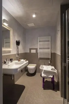 Luxury Tek Büyük Yataklı Oda, Kanal Manzaralı