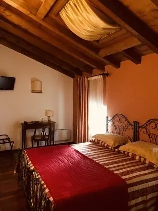 Basic Büyük Yataklı Tek Kişilik Oda