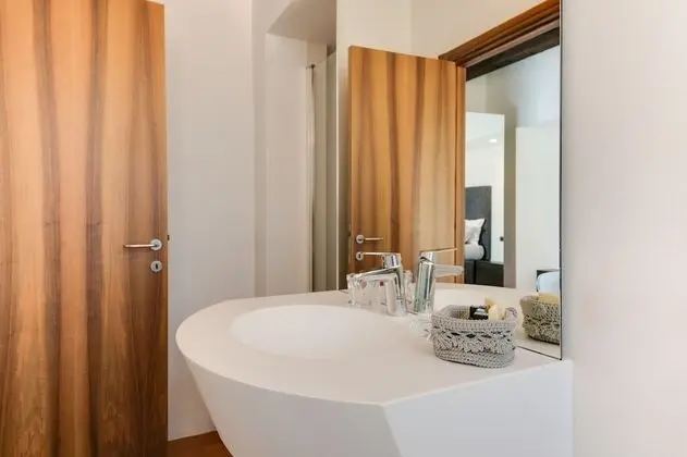 Tek Büyük Yataklı Oda, Özel Banyo, Zemin Kat (Corbezzolo)