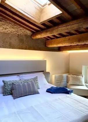 Luxury Oda