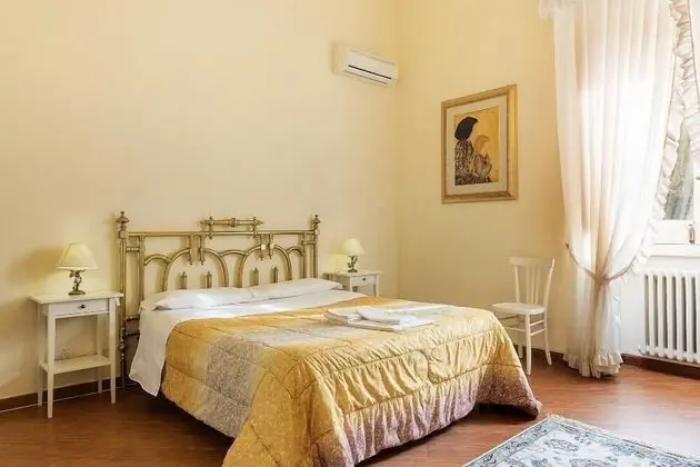 Tek Büyük Yataklı Oda, Özel Banyo (Giallo)