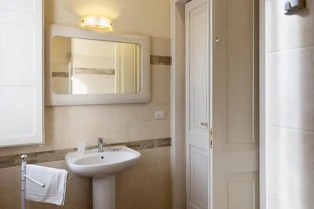 Tek Büyük Yataklı Oda, Özel Banyo (Giallo)