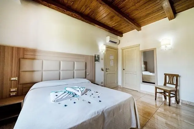 Üç Kişilik Oda, Birden Çok Yatak