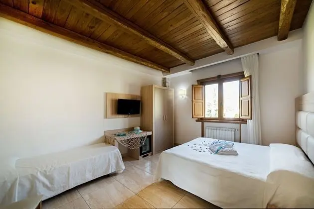 Üç Kişilik Oda, Birden Çok Yatak