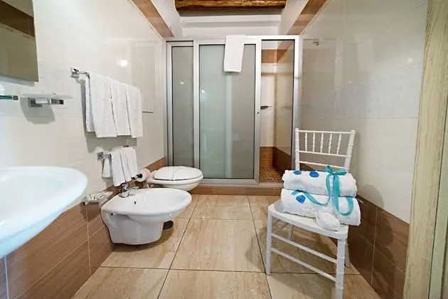 Üç Kişilik Oda, Birden Çok Yatak