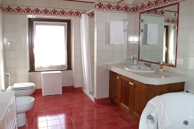 Dört Kişilik Oda, Ek Bina