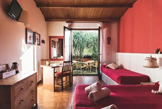 Üç Kişilik Oda, Avlu