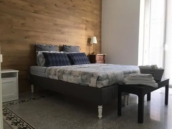 Tek Büyük veya İki Ayrı Yataklı Oda, Ortak Banyo (external - balcony)