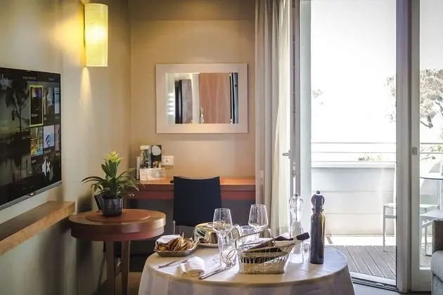 Tek Büyük Yataklı Oda, Göl Manzaralı (drinks not included)
