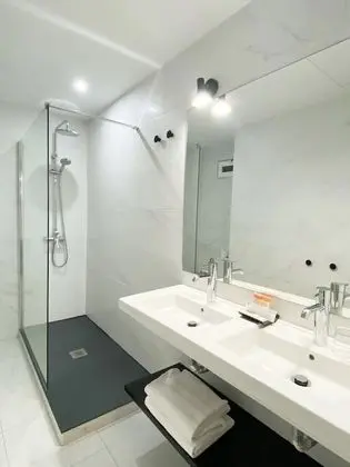 Büyük Yataklı Tek Kişilik Oda