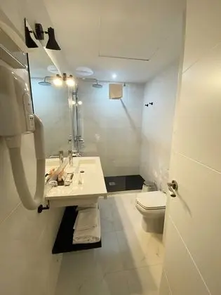 Büyük Yataklı Tek Kişilik Oda