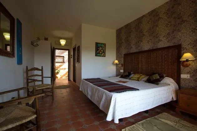 Tek Büyük veya İki Ayrı Yataklı Oda, Teras, Bahçe Manzaralı