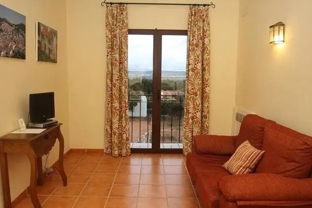 Tek Büyük veya İki Ayrı Yataklı Oda, Sigara İçilmez, Dağ Manzaralı