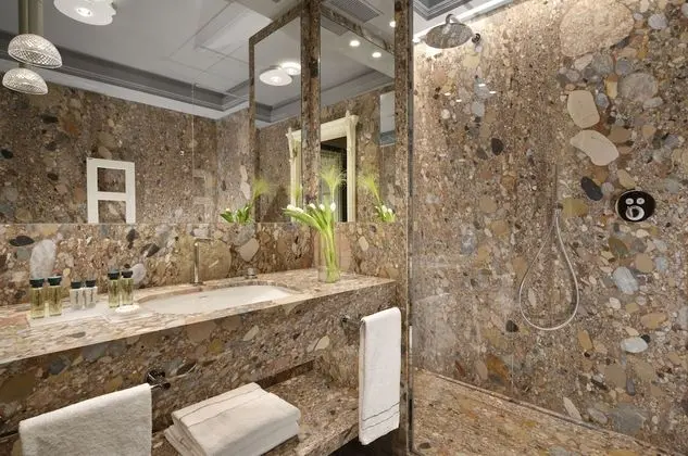 Deluxe Oda, Balkon, Göl Manzaralı