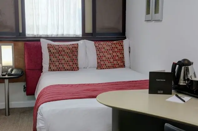 Büyük Yataklı Tek Kişilik Oda