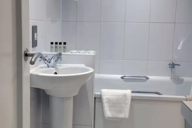 Büyük Yataklı Tek Kişilik Oda