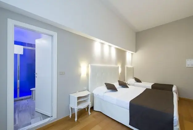 Üç Kişilik Oda