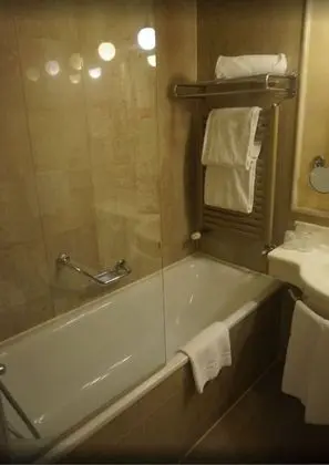 Büyük Yataklı Tek Kişilik Oda