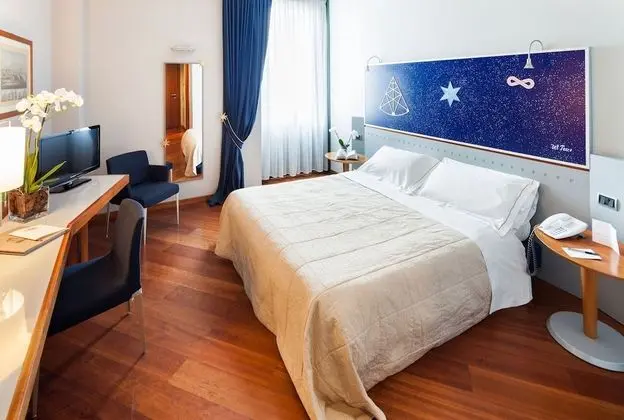 Büyük Yataklı Tek Kişilik Oda