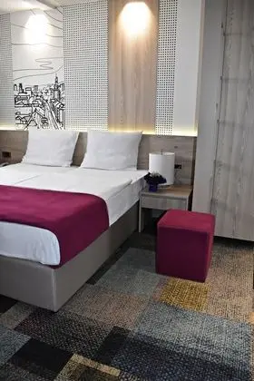 Standard Tek Büyük veya İki Ayrı Yataklı Oda, Şehir Manzaralı