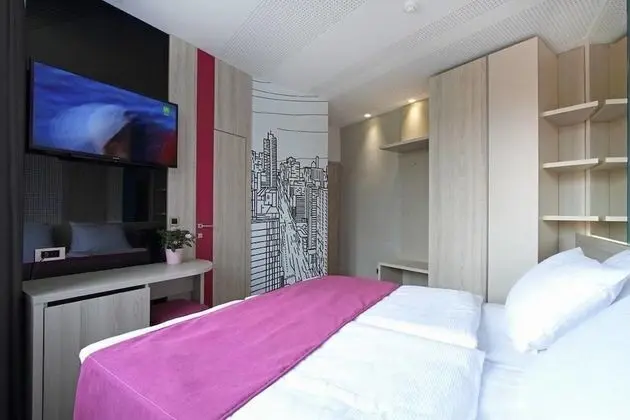 Standard Tek Büyük veya İki Ayrı Yataklı Oda, Şehir Manzaralı