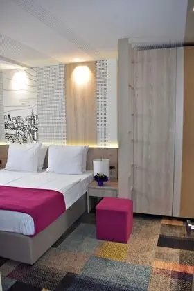 Standard Tek Büyük veya İki Ayrı Yataklı Oda, Şehir Manzaralı
