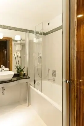 Comfort Tek Büyük veya İki Ayrı Yataklı Oda