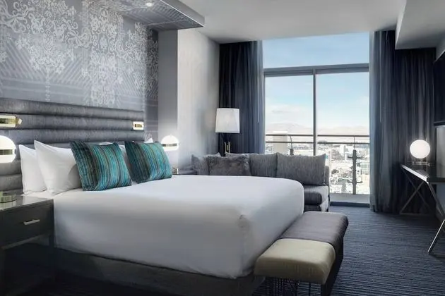 Terrace Suite Fountain View