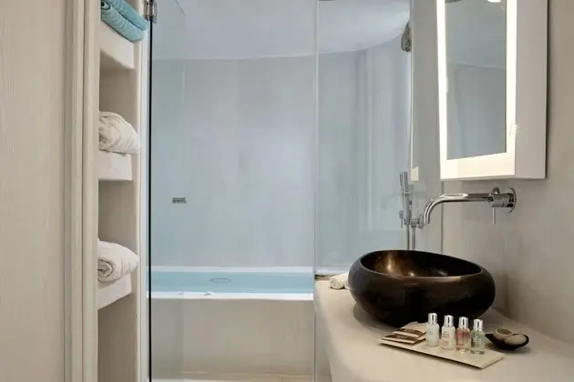 Suite Sea View with Indoor Jetted Tub