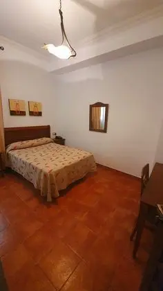 Büyük Yataklı Tek Kişilik Oda