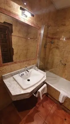Büyük Yataklı Tek Kişilik Oda