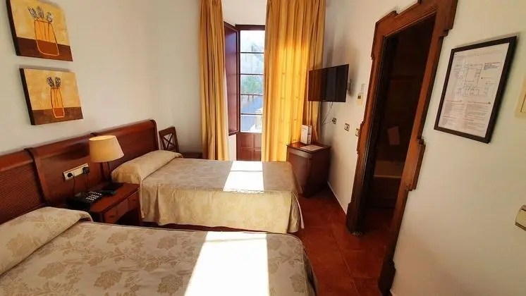 Tek Büyük veya İki Ayrı Yataklı Oda, Şehir Manzaralı