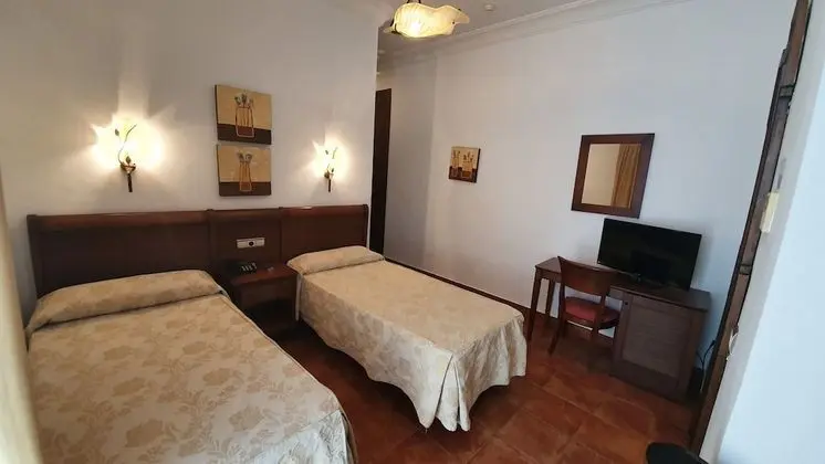 Tek Büyük veya İki Ayrı Yataklı Oda, Şehir Manzaralı