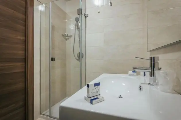 Büyük Yataklı Tek Kişilik Oda