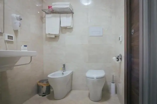 Büyük Yataklı Tek Kişilik Oda