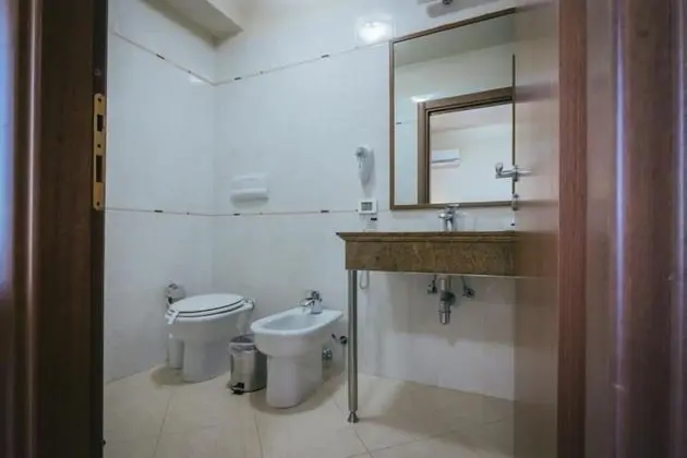 Büyük Yataklı Tek Kişilik Oda