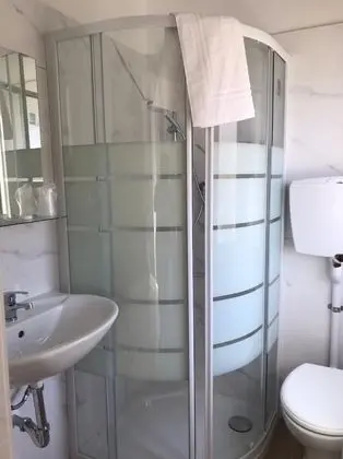 Üç Kişilik Oda