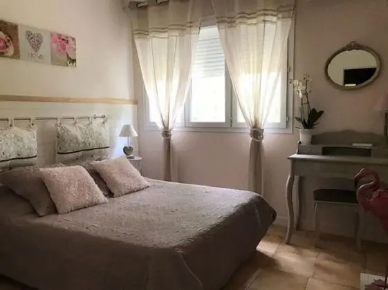 Tek Büyük Yataklı Oda (Les Flamands Roses)