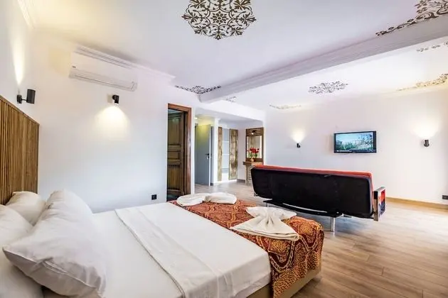 Suite Custom Room
