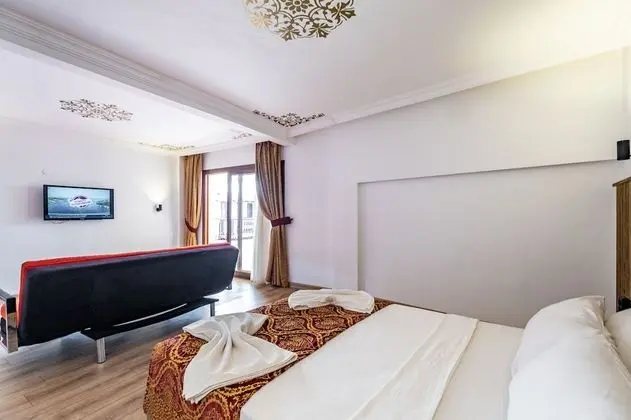 Suite Custom Room