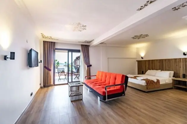 Suite Custom Room