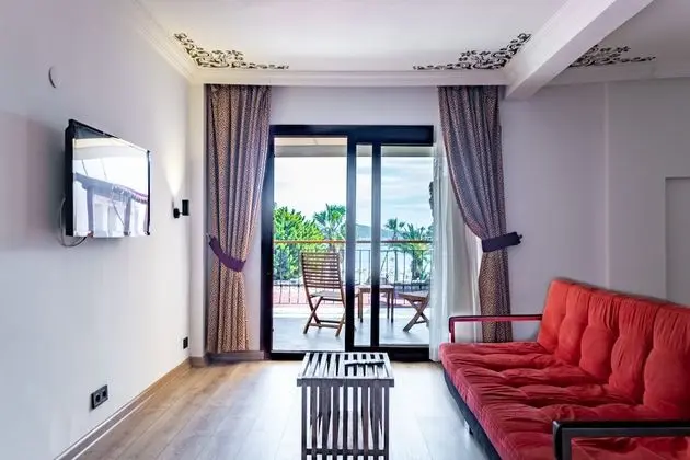Suite Custom Room