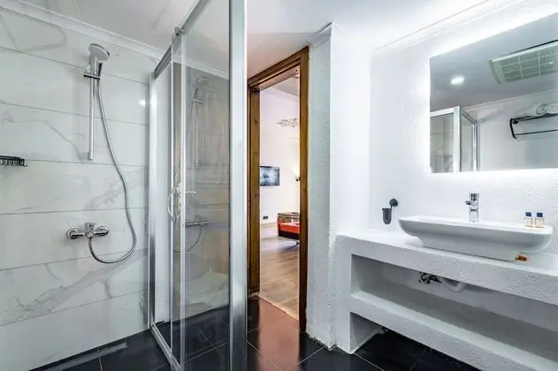 Suite Custom Room