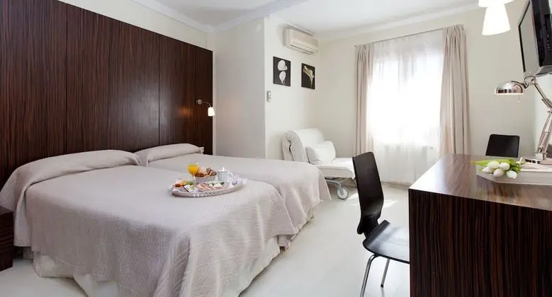 Tek Büyük Yataklı Oda (2 adults + 1 child)