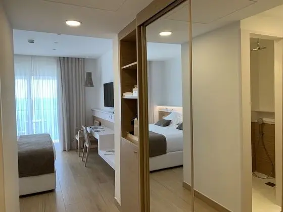 Superior Tek Büyük Yataklı Oda, Teras, Deniz Manzaralı (Renovada)